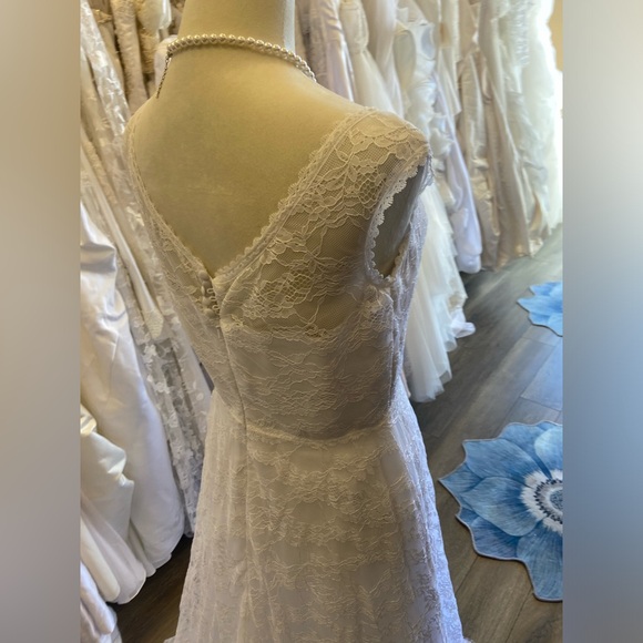 NWT Merry’s Wedding Dress - Picture 10 of 15